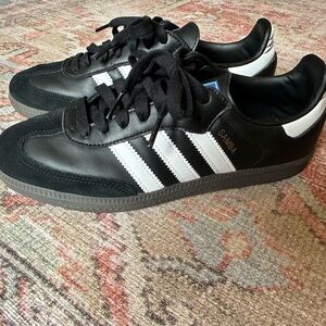 Adidas Sambas - black and white